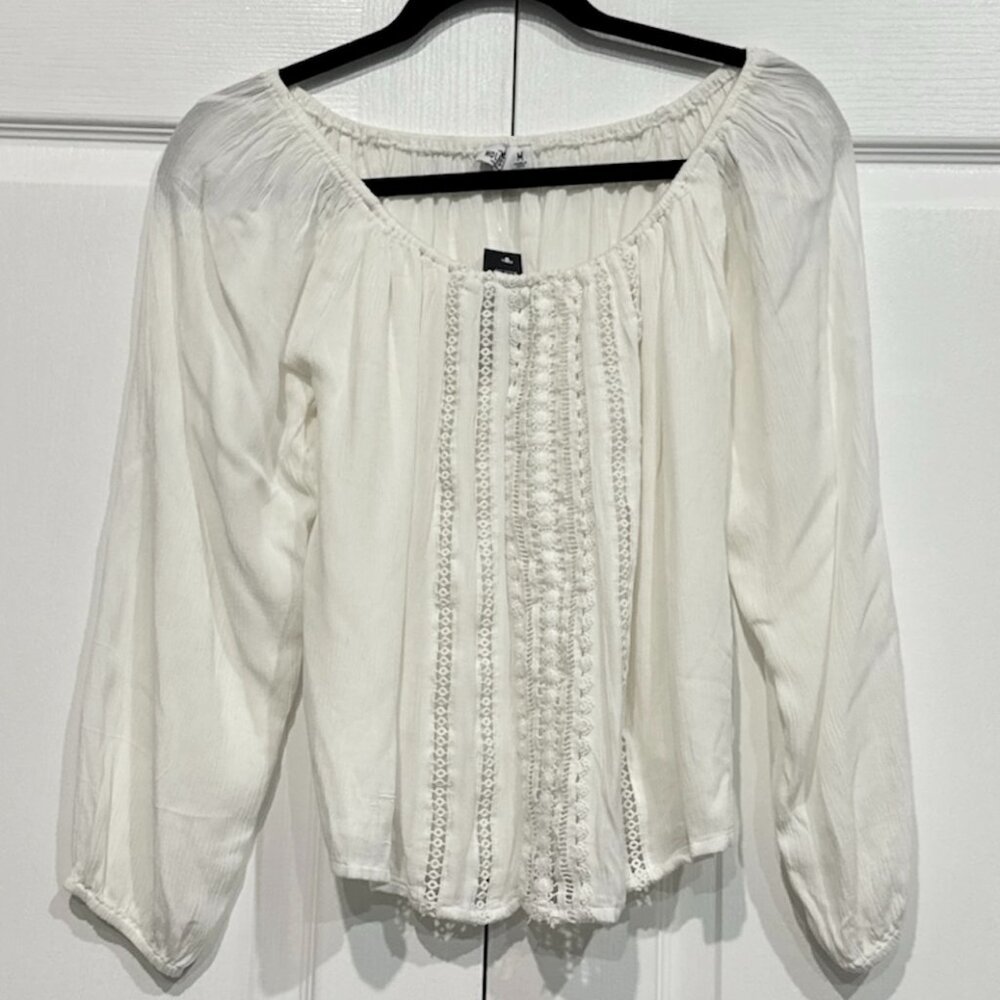 NWT Hollister White Gauze Floral Embroidered Blouse - Size Medium